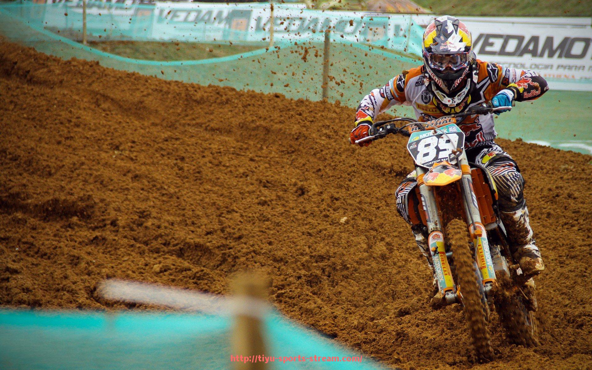 体育直播-线上线下联动：世俱杯直播间与球迷实时互动实录